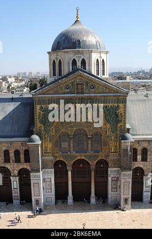 Moschea di Damasco Umayyad si trova in Siria. L'edificio, precedentemente usato come chiesa, fu convertito in moschea nel 635. Foto Stock