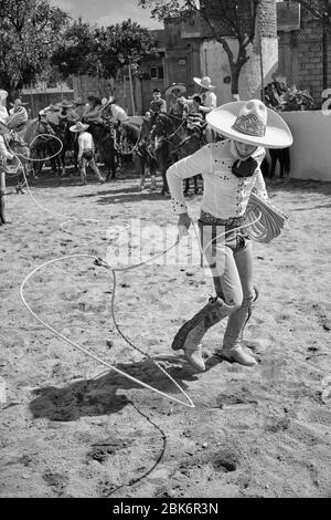 Charrerias sono l'equivalente messicano dei rodei. Per tre giorni i partecipanti hanno lottato per ottenere il massimo numero di punti nei diversi tes Foto Stock