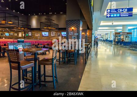 Aeroporto di Cancun deserto a causa della crisi Covid-19, Cancun, Messico Foto Stock