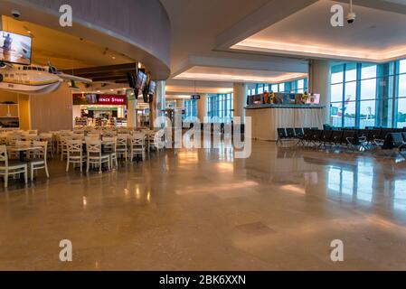 Aeroporto di Cancun deserto a causa della crisi Covid-19, Cancun, Messico Foto Stock