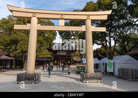 Santuario Meiji porta Torii, Tokyo, Giappone Foto Stock