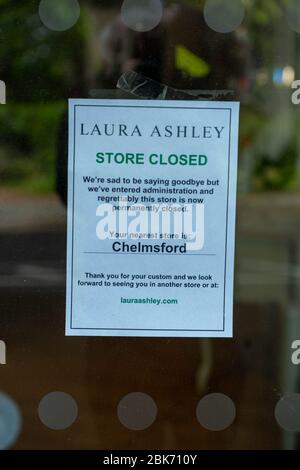 Covid-19 Lockdown Brentwood Essex UK Sign in Laura Asley negozio finestra di chiusura a causa della gestione Foto Stock