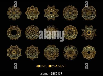 Set d'oro Mandala. Ornamento circolare in oro su sfondo nero. Illustrazione Vettoriale