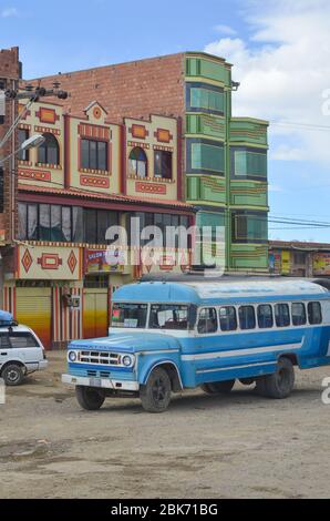 Autobus tradizionale di trasporto pubblico a Cochabamba, Bolivia Foto Stock