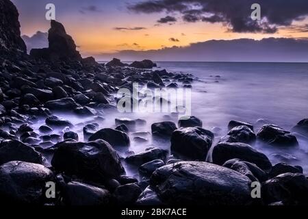 Talisker Beach sull'isola di Skye in Scozia Foto Stock