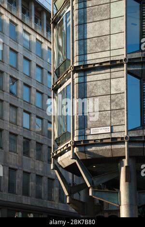 Telaio in acciaio rivestimento in rame vetro High-Tech architettura macchina Robotica dettaglio HSBC 60 Queen Victoria Street, Londra EC4N by Foggo Associates Foto Stock