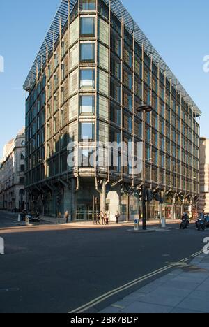 Telaio in acciaio rivestimento in rame vetro High-Tech architettura macchina Robotica dettaglio HSBC 60 Queen Victoria Street, Londra EC4N by Foggo Associates Foto Stock