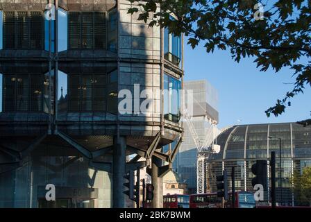 Telaio in acciaio rivestimento in rame vetro High-Tech architettura macchina Robotica dettaglio HSBC 60 Queen Victoria Street, Londra EC4N by Foggo Associates Foto Stock