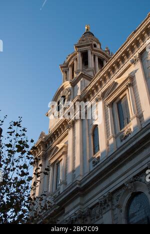 Architettura barocca inglese del XVII secolo pietra dettaglio architettonico Cattedrale di St. Pauls Churchyard, Londra EC4M di Sir Christopher Wren Foto Stock