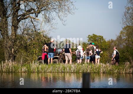 Chiddingstone Real Football, un 100 una partita di calcio / rugby tra 2 pub - il Rock Inn e il Castle Inn Kent UK Foto Stock