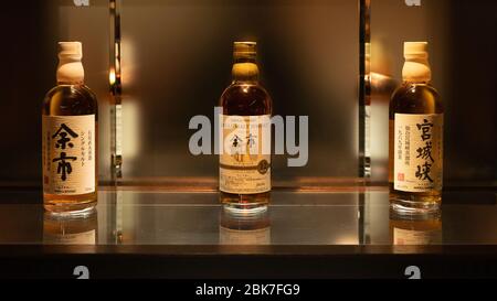 Bottiglie di whiskey giapponesi, Nikka Whiskey, Giappone Foto Stock