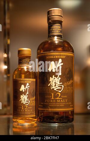 Bottiglie di whiskey giapponesi, Nikka Whiskey, Giappone Foto Stock