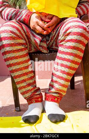 Dettagli del giorno di matrimonio della cerimonia nuziale indù. Incredibile cerimonia nuziale nepalese Foto Stock