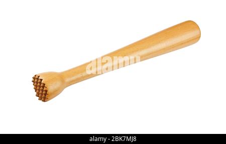 Close up tradizionale in legno marrone muddler per preparare la purea di frutta per il mojito isolati su sfondo bianco, angolo alto vista laterale Foto Stock