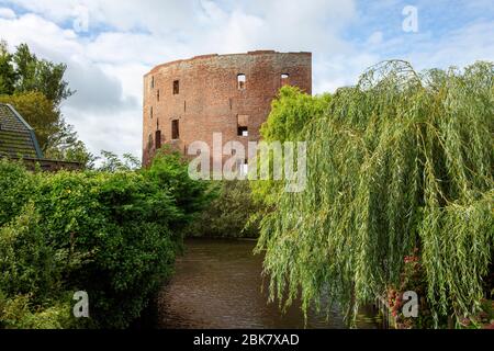 L'interno del castello di Teylingen in rovina a Sassenheim nei Paesi Bassi. Foto Stock