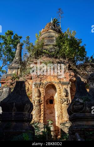 Shwe Indein Pagodas vicino al lago Inle (Myanmar) Foto Stock