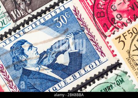 SEATTLE WASHINGTON - 1 maggio 2020: Sfondo dei francobolli del Belgio, uno con primo piano del musicista Eugene Ysaye. Scott n. 526 Foto Stock