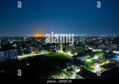 Vista notturna del tempo di Lockdown di Coronavirus nella città di Dhaka sera. Foto Stock