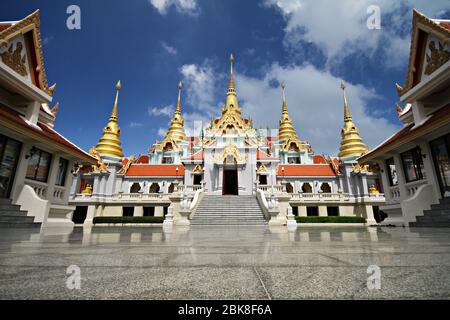 Tempio di Wat Tang Sai o Tang Sai bellissimo tempio sulla cima della montagna di Thong Chai a Prachuap Khiri khan, Thailandia Foto Stock