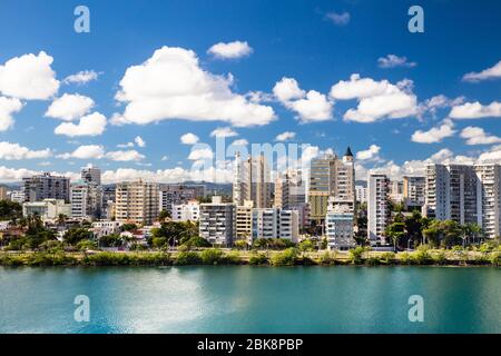 Alti edifici dalla spiaggia di Condado San Juan, Puerto Rico Foto Stock