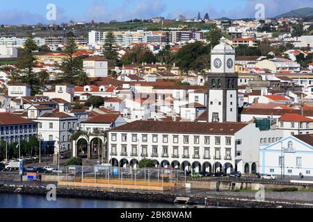 Chiesa principale di clock tower,Ponta Delgada City,isola Sao Miguel,Azzorre, Portogallo,l'Europa Foto Stock