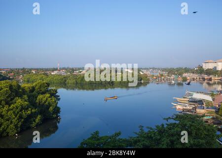 Pescatori sulla Laguna di Negombo a Negombo, Sri Lanka. Foto Stock