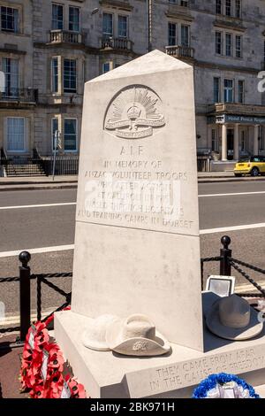 Il memoriale di pietra di Portland ANZAC commemorando le truppe ANZAC che passarono attraverso Dorset dopo la campagna di Gallipoli, a Weymouth, Dorset, Inghilterra Foto Stock
