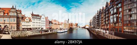 Gdansk, Pomerania/Polonia - 21 agosto 2019: Città vecchia, porto, fiume Motlawa Foto Stock