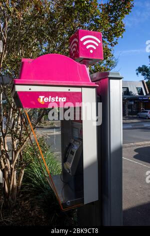 Australia, Telstra cabina telefonica pubblica su una strada di Sydney, Australia, Telstra è un vettore nazionale di comunicazioni Foto Stock