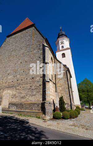 Vista esterna della chiesa cattolica Wallfahrtskirche Mariä Heimsuchung del XV secolo a Zell am Pettenfirst, Oberösterreich, Austria Foto Stock