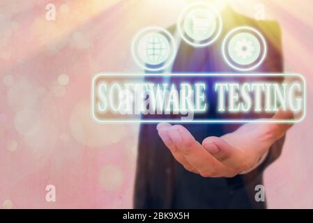 Cartello di testo che mostra il test del software. Le indagini di testo di foto di affari forniscono le informazioni circa la qualità di esso Foto Stock