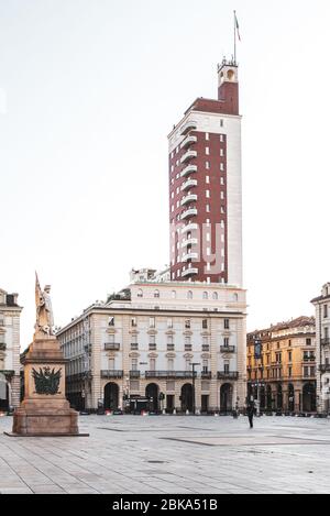 Torino, 2020 aprile: Veduta di Piazza Castello - ripresa durante il periodo pandemico di blocco Covid-19 Foto Stock