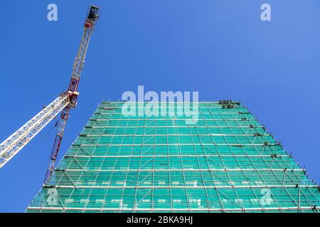 Ponteggio a edificio attualmente in costruzione Foto Stock
