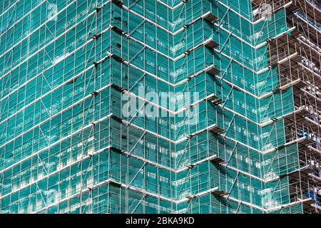 Ponteggio a edificio attualmente in costruzione Foto Stock