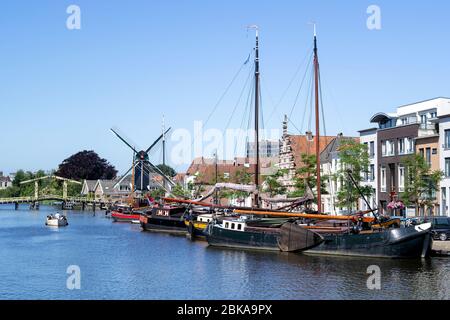 Galgewater con ponte Rembrandt a Leiden. Leiden è una città dell'Olanda meridionale, nei Paesi Bassi. Foto Stock