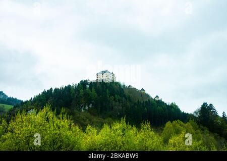 Hohenwerfen castello sulla cima della collina Foto Stock