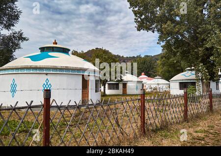 Urti mongoli al Chengde Mountain Resort, grande complesso di palazzi e giardini imperiali e patrimonio dell'umanità dell'UNESCO a Chengde, estate imperiale r Foto Stock