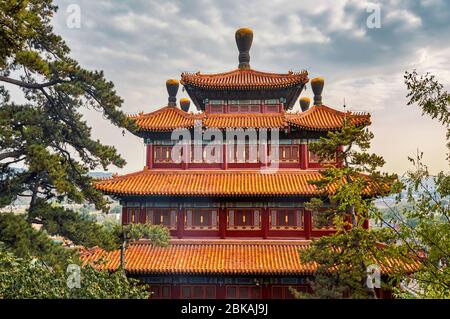 Tempio della Pace universale, Puning si, uno degli otto templi esterni di Chengde nel resort montano di Chengde, residenza estiva degli imperatori della dinastia Qing Foto Stock