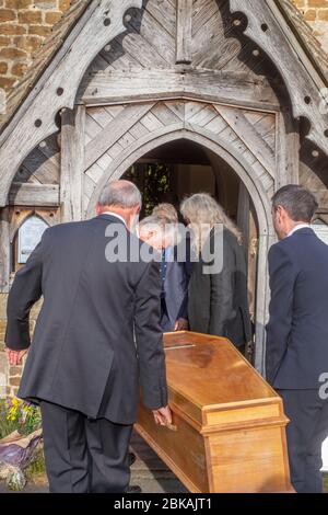 Funerale in una chiesa rurale nel sud del Regno Unito febbraio 2020 Foto Stock