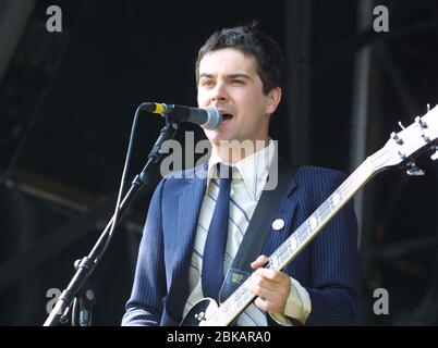 CHELMSFORD, INGHILTERRA - 17 AGOSTO: Mark Morriss dei Bluetones si esibisce sul V palco al V2002, Fun in the Hylands Park Festival il 17 agosto 200 Foto Stock