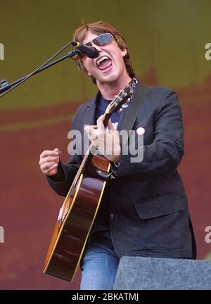 CHELMSFORD, INGHILTERRA - 18 AGOSTO: James Ward cantante di Star Sailor si esibisce al V2002, Fun in the Hylands Park Festival il 18 agosto 2002 in Foto Stock