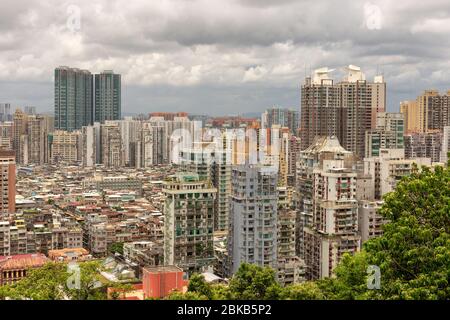 Macau / Cina - 26 Luglio 2015: Vista del paesaggio urbano di Macao dal Faro di Guia, Macao, Cina Foto Stock