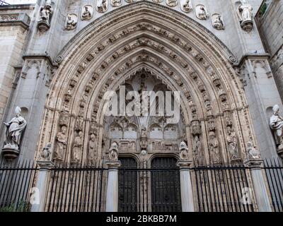 Puerta de los Leones (Portale dei Lions) - Cattedrale primaziale di Santa Maria di Toledo aka Santa Iglesia Catedral Primada de Toledo a Toledo, Spagna Foto Stock