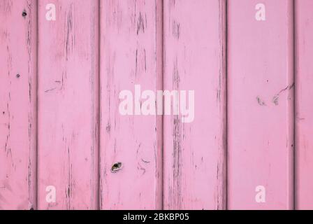 Morbido sfondo pastello di legno naturale color rosa con tavole verticali. Foto Stock