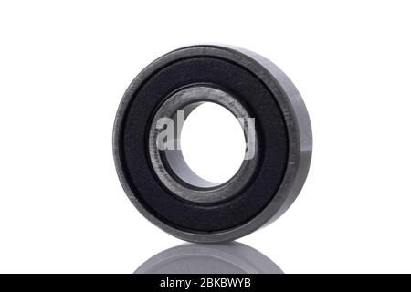 Cuscinetto a sfere interno schermato isolato su bianco Foto Stock
