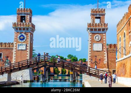 Vista sull'arsenale di Venezia - Arsenale veneziano, Ponte del Paradiso sul canale Rio del Arsenale ,Venezia,Veneto,Italia,Giugno 2016 Foto Stock