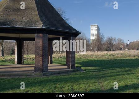 Octagon Octagonal Pavilion Open Air Folly Landscape Architecture in Kensington Gardens, London W2 2UH Foto Stock