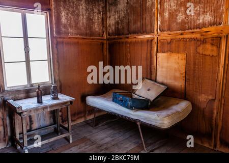 L'interno della stanza del lavoratore nel Woolscour Blackall, Australia Foto Stock