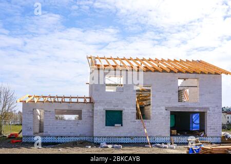 nuova casa residenziale a due piani in costruzione Foto Stock