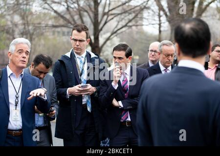 Il 13 marzo 2020, il segretario al Tesoro Steven Mnuchin si è rivolto alla stampa al di fuori dell'ala ovest della Casa Bianca, discutendo misure economiche e politiche finanziarie in risposta alla pandemia di COVID-19. Foto Stock